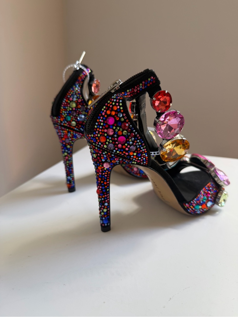 NWT Gianni Bini Oaklynn Rainbow Rhinestone Jewel Heels Sz 8,5 (no original box) - Picture 4 of 12